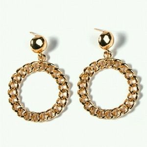 Gold chain link posts